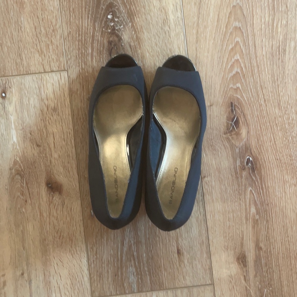 Black Wedges